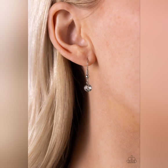 Scintillating Shimmer Necklace - Picture 3 of 3